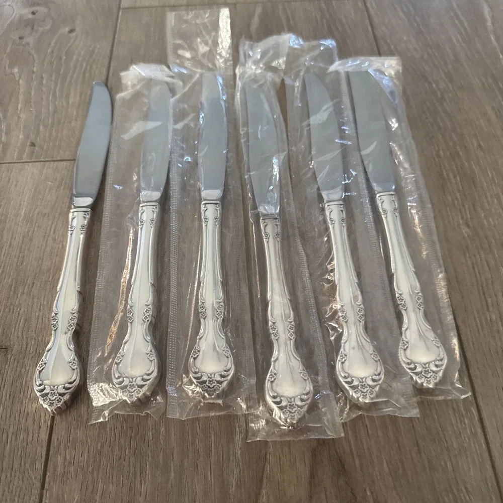 6 Oneida Community Silver  AFFECTION  Silverplate Dinner Knives 1960 9